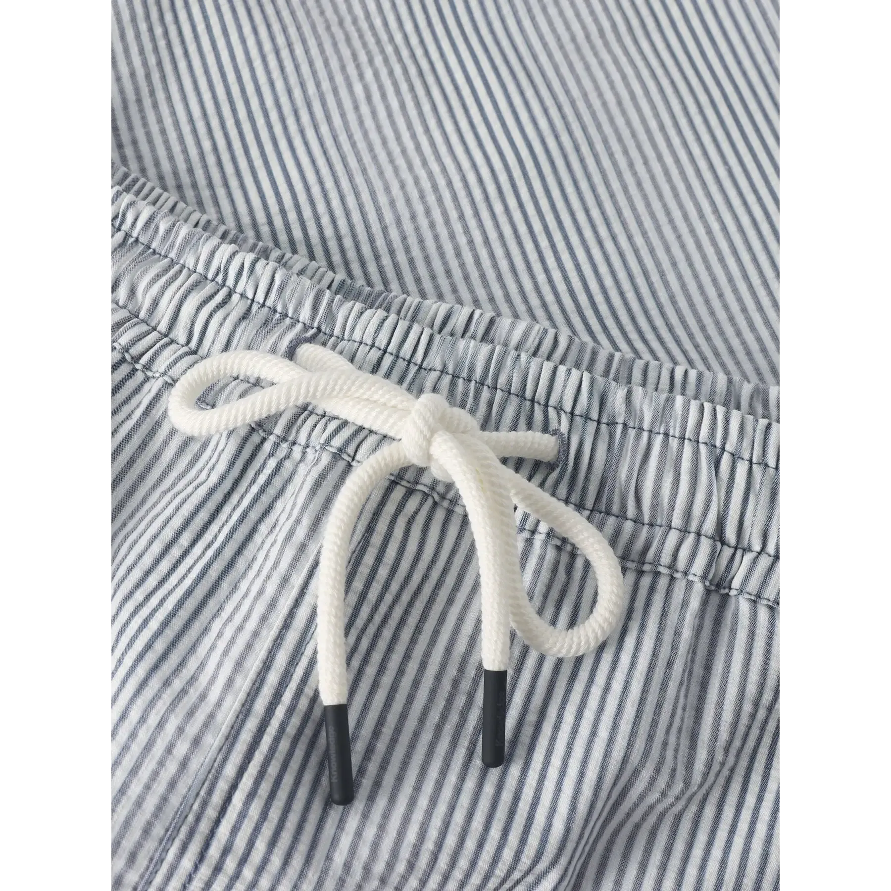 Mid-Thigh Stripe Seersucker Swimshorts M