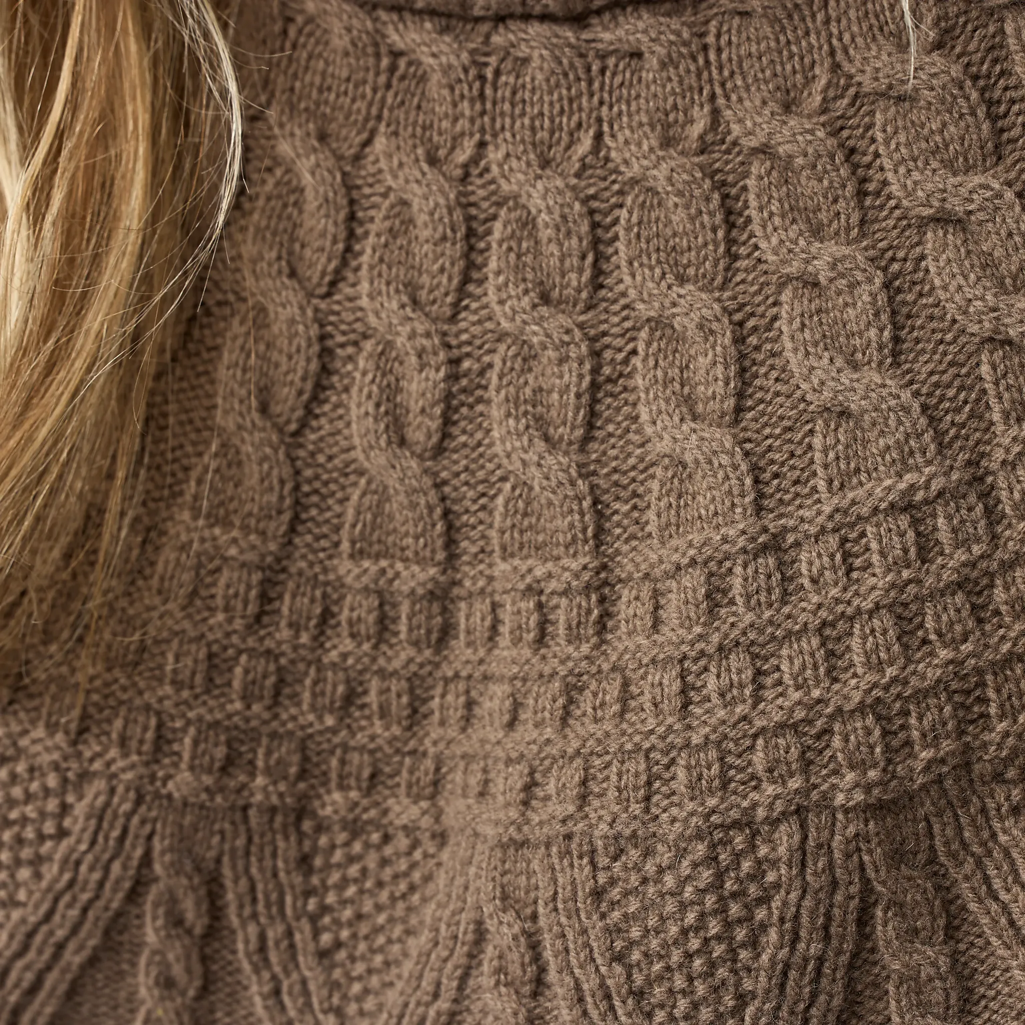 Övik Solid Jacquard Knit Women